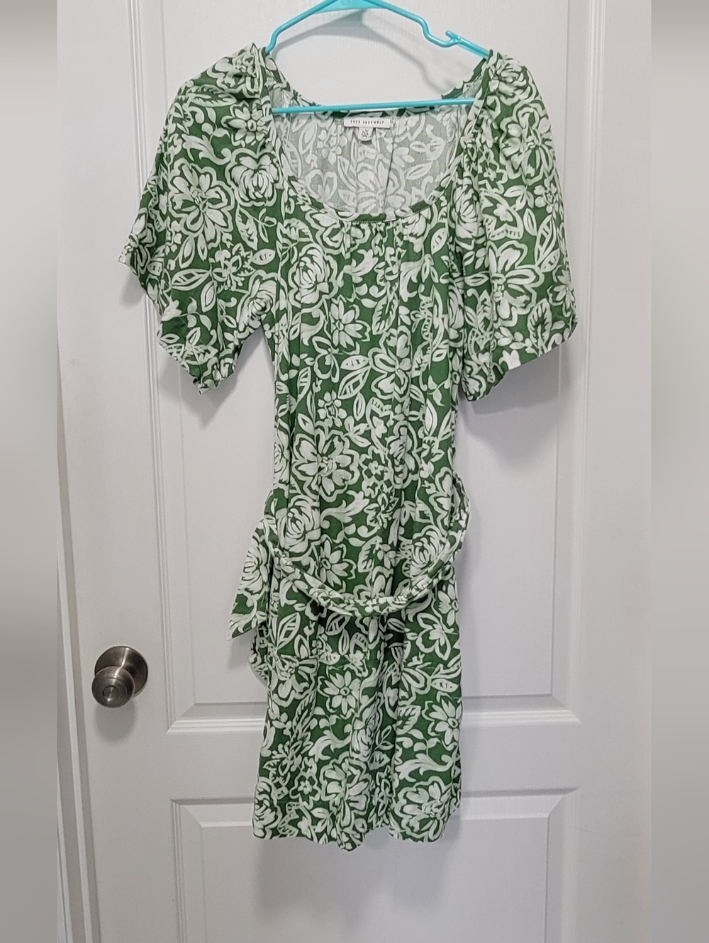 Green & White Floral Tie-Waist Dress With Pockets And Floral Print